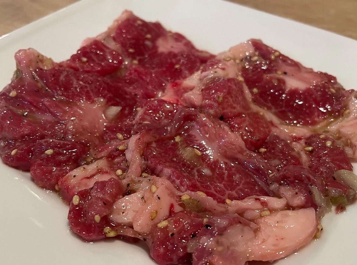 スタミナ苑📍西新井大師西
価格7000円
スタミナ苑は、ふたつあって、こちらは総理大臣も並ばせるスタミナ苑"じゃない"方
"じゃない"方だけど、もはや"じゃない"方じゃない
海がただの未来の弟じゃないように
厚切りタンと、ハラミが最高でした

#焼肉
#レストラン 
#うまい
#グルメ
#朝倉未来