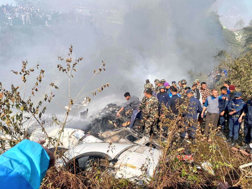 NIMEZ__'s tweet photo. 🚨WATCH :Moments before Plane crashes at the Tribhuvan International Airport in Nepal's Kathmandu.

▪︎19 people were on board.
▪︎Highly unfortunate Incident.

#kathmandu #nepali #nepalnow https://t.co/8UagEyQaO2