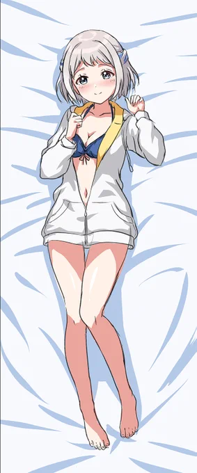 5月中頃ワイ「学マス?育成ゲー苦手やし2日でやめそう」⇛ん～、リーリヤちゃんこのこはワシ好みじゃ⇛セーラーミズギ…着て?(アクスタ作)⇛葛城リーリヤの地元って知識しかないけどスウェーデン行くゾ⇛抱き枕欲ちぃ(画像は裏面初期案)ここまで2ヶ月ちょいしか経ってないけど結構濃い 