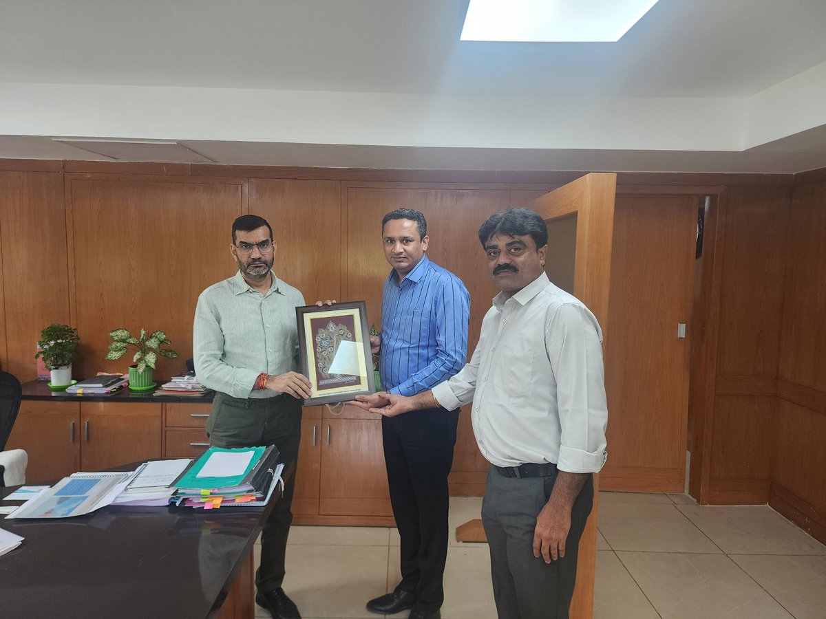 MundraEmptyYard's tweet photo. @Ports_GMB We had the privilege of meeting Mr. Rajkumar Beniwal, IAS CEO &amp; VC Gujarat Maritime Board Gandhinager today. His insights and guidance will greatly benefit our association’s initiatives. Thank you for your valuable time and support! 
#Leadership https://t.co/IujL6QHC5G