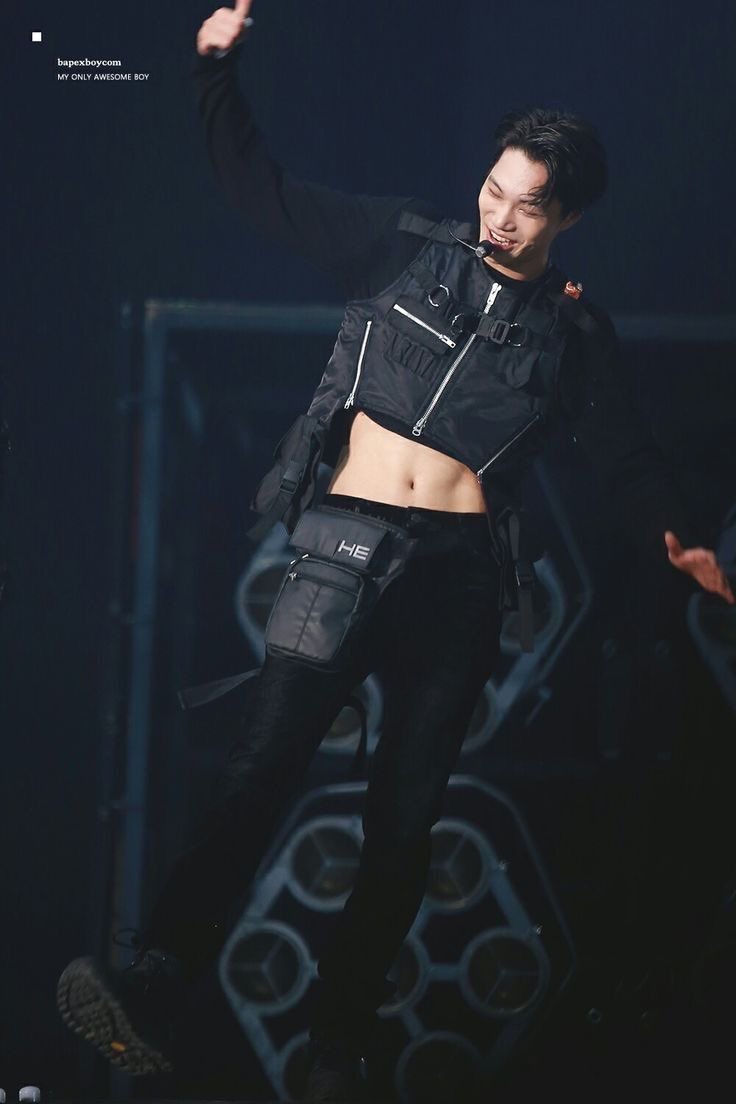 yUzU88nini's tweet photo. おへそ🫣

でもね
この衣装カッコよかった💘

 #EXplOrationdot 
 #カイ #EXO #엑소카이 #카이 #KAI #김종인 https://t.co/CrGiBjlixx