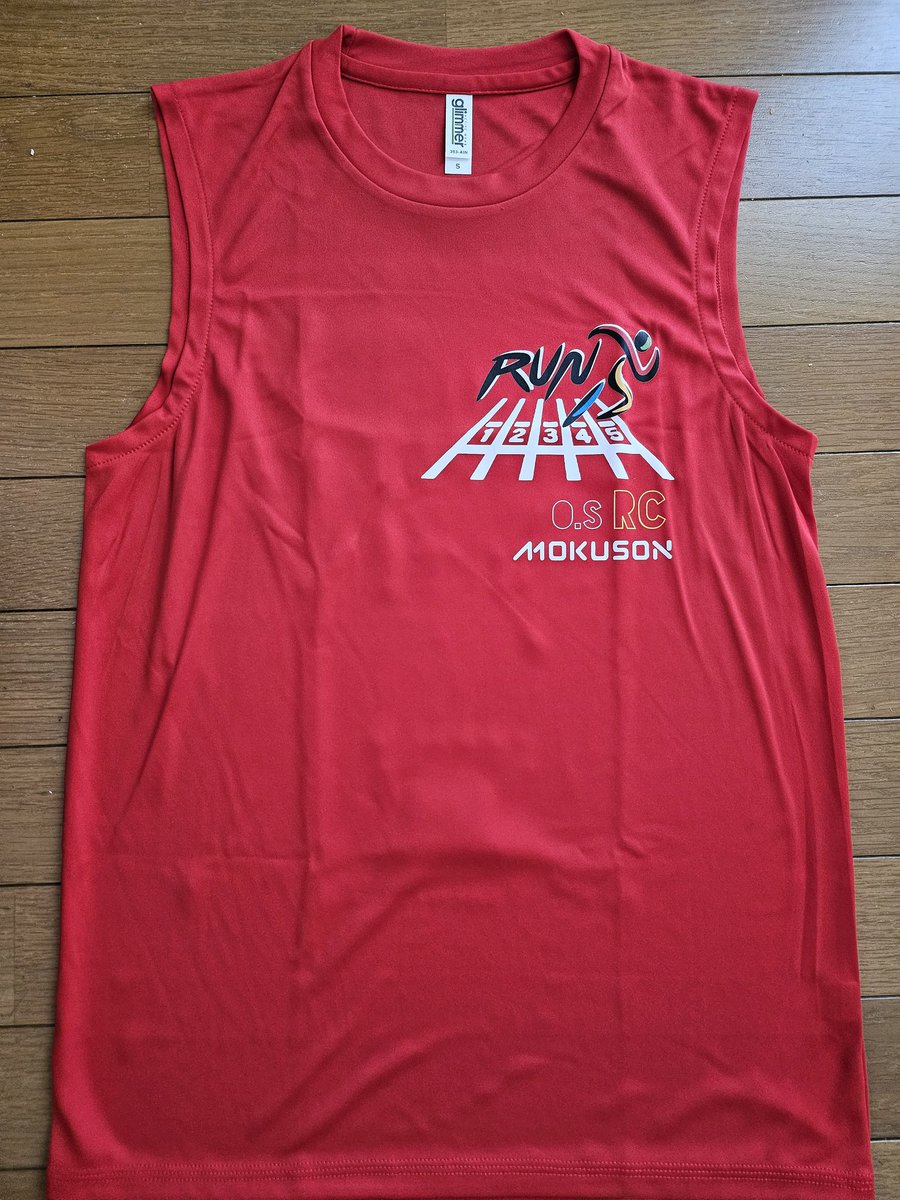 hoxy720's tweet photo. 今シーズン もくそんTを作りました
今回は、スポンサーに海鮮丼専門店 たろうまる が入ってます

今回も、消してある白い部分に妻と息子、娘の名前を入れました

ラン友さんのは、背面にビール🍺の絵を描きました笑

前の、もくそんTも欲しい人がいて注文もらってます笑

 @tmix_jp
 #TMIX https://t.co/iPG9q6iiyl