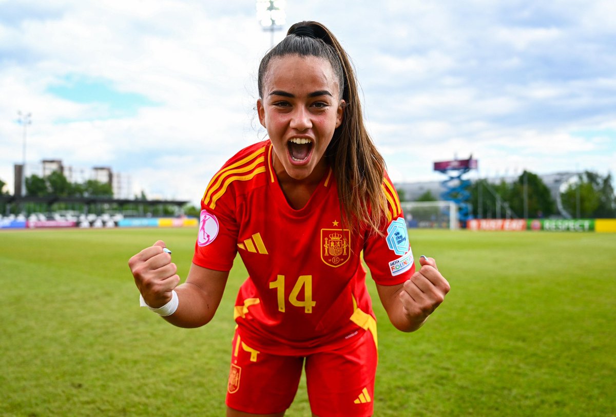 ¡La <a href="/SEFutbolFem/">Selección Española Femenina de Fútbol</a> sub19 juega hoy las semifinales frente a Inglaterra! 

⏱️ 13:00 h | 🏴󠁧󠁢󠁥󠁮󠁧󠁿-🇪🇸

¡A por todas, chicas! 

🐸 <a href="/NuriaEscoms23/">Nuria Escoms Garcia</a> y <a href="/danielaarquess/">DANIELA ARQUES</a>