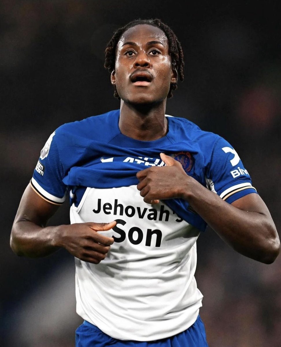 AVFCTransferHub's tweet photo. Unai Emery and #AVFC consider Ezri Konsa to be vital at Right Back this coming season - leaving 31yo Diego Carlos as the only recognised RCB available.  Talks are well underway with Trevor Chalobah (1/2) https://t.co/qT2HLPJ4Qa
