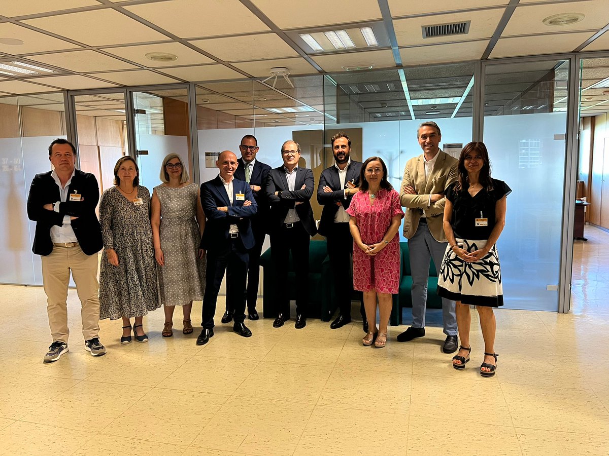 Celebrada la primera reunión de la Comisión #CAE, de <a href="/Asociacion3e/">Asociacion3E</a> , <a href="/ANESEASOCIACION/">ANESE</a>  y <a href="/AMIAsociacion/">AMIAsociación</a> , en el <a href="/mitecogob/">Transición Ecológica y Reto Demográfico</a>. Las 3 organizaciones trabajarán para ayudar al desarrollo, implantación y divulgación de los CAE en España.
👉shorturl.at/8p2y3
#eficienciaenergetica