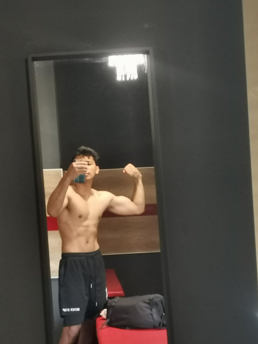 nard_bernard30's tweet photo. Getting a little progress💪💪💪 https://t.co/ODaHkgjY9J