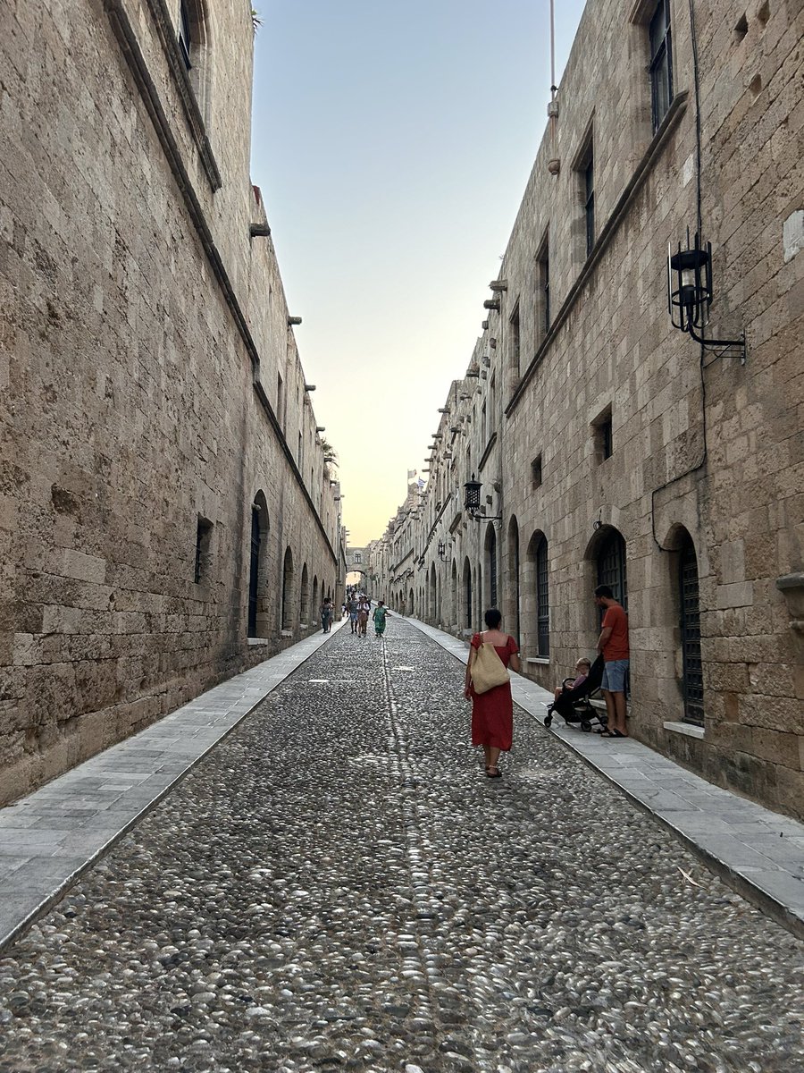 Rhodos  🏰⚔️🛡️🔵⚪️