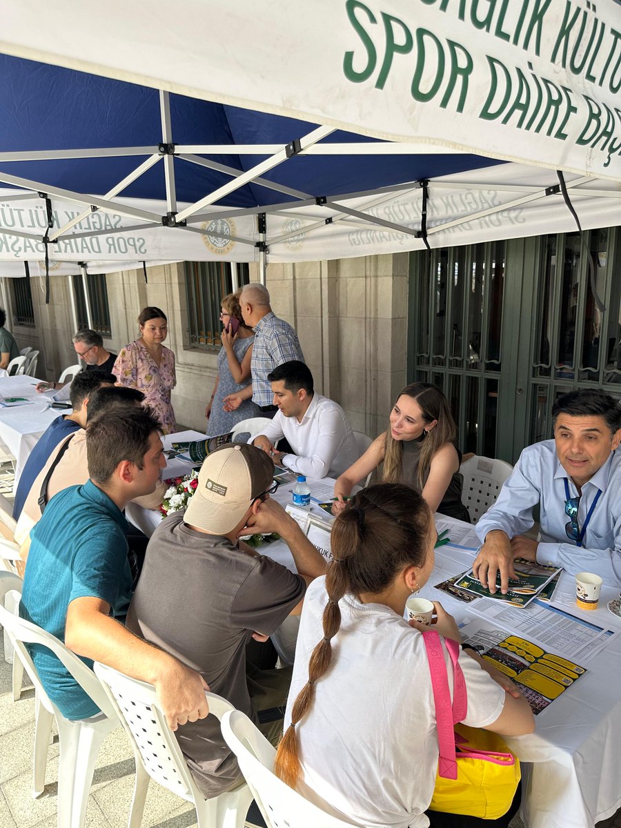 iuhukukdekanlik's tweet photo. İstanbul Üniversitesi Tanıtım Günleri Başladı.
Dekanımız Prof. Dr. Fethi Gedikli ve akademisyenlerimiz fakültemizi tercih edecek adayların sorularını cevaplıyor. https://t.co/FgRULRLfsX