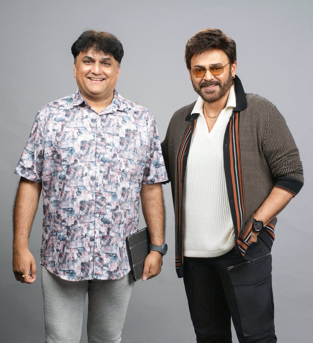 bnaveenkalyan1's tweet photo. New Ad Campaign with Venkatesh garu.
Agency: RJ Media
photo shoot: @bnaveenkalyan1
#Venkatesh #charanparupalli #RJMediaAgency #RJMedia https://t.co/SFQcrp9ot2