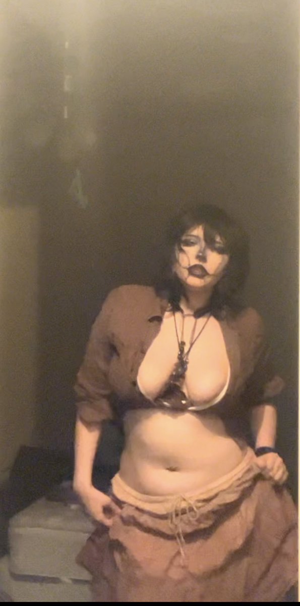 IHateTvGirl_'s tweet photo. What would you wanna do :3 https://t.co/KV3WVcxBbc