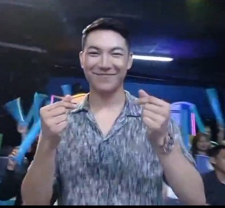 iLoveDarren_24's tweet photo. Sobrang na-happy ang araw namin today dahil nakita at napanood namin ang gwapong binata na'to!! Thank you so much for today Darren!! Sana masaya rin ang araw mo!! Stay safe and dry always!! We love youu so much D!!
#DARREN @Espanto2001
#ShowtimeToHaveFun https://t.co/PpPDcG7RS5
