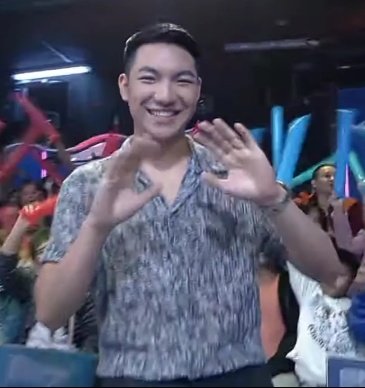 iLoveDarren_24's tweet photo. Sobrang na-happy ang araw namin today dahil nakita at napanood namin ang gwapong binata na'to!! Thank you so much for today Darren!! Sana masaya rin ang araw mo!! Stay safe and dry always!! We love youu so much D!!
#DARREN @Espanto2001
#ShowtimeToHaveFun https://t.co/PpPDcG7RS5