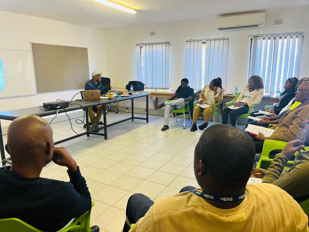 AdNotesTech's tweet image. 🌟 Our AdNotes supervisor attended the Free To Grow Lead Q program on leadership! 🌟 Fun fact: #AdNotes champions youth power &amp;amp; prides itself on developing young leaders. The Lead Q program targets key gaps in first-line leadership to boost team engagement.   #FreeToGrow #LeadQ