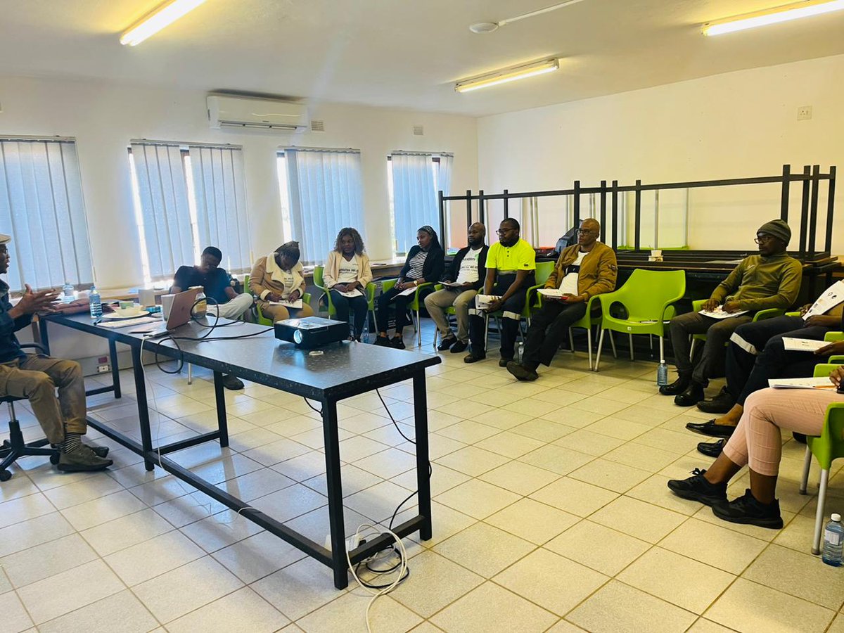 AdNotesTech's tweet image. 🌟 Our AdNotes supervisor attended the Free To Grow Lead Q program on leadership! 🌟 Fun fact: #AdNotes champions youth power &amp;amp; prides itself on developing young leaders. The Lead Q program targets key gaps in first-line leadership to boost team engagement.   #FreeToGrow #LeadQ