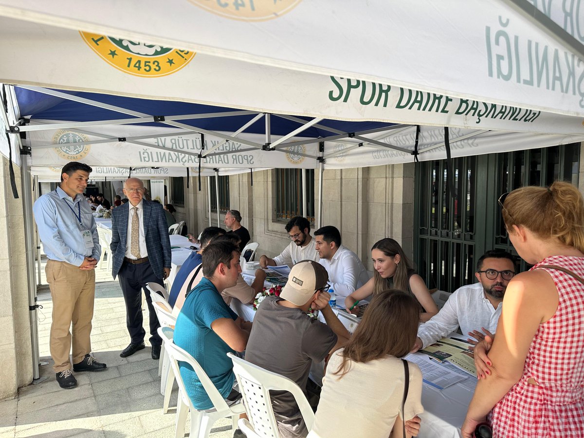 İstanbul Üniversitesi Tanıtım Günleri Başladı.
Dekanımız Prof. Dr. Fethi Gedikli ve akademisyenlerimiz fakültemizi tercih edecek adayların sorularını cevaplıyor.