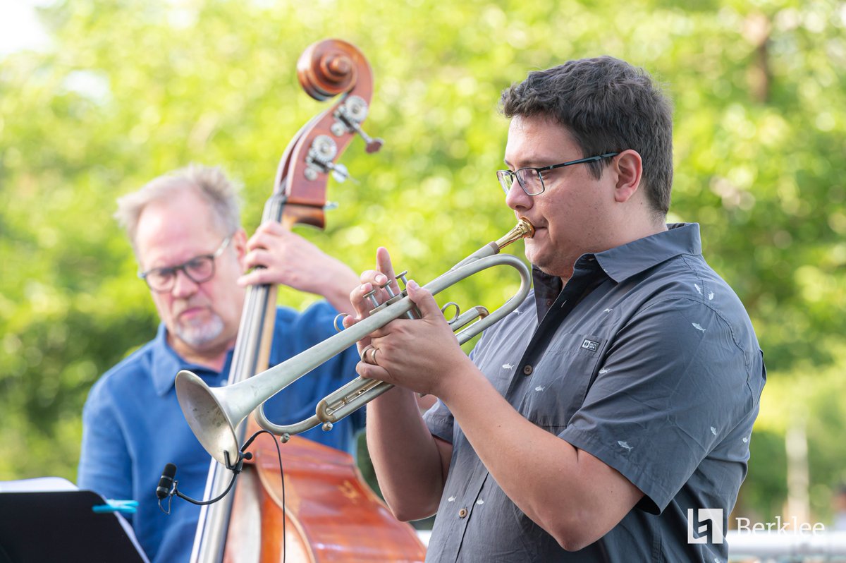 berkleevalencia's tweet photo. Enjoy these moments from the latest session of Un Lago de Conciertos!
Join us today, July 24, and July 25 and 26 at 7:00 pm by the north channel of the Museu de les Ciències for more #UnLagodeConciertos.
We will enjoy the performances of our #SummerPerformanceProgram students! https://t.co/10xxdUlDGg