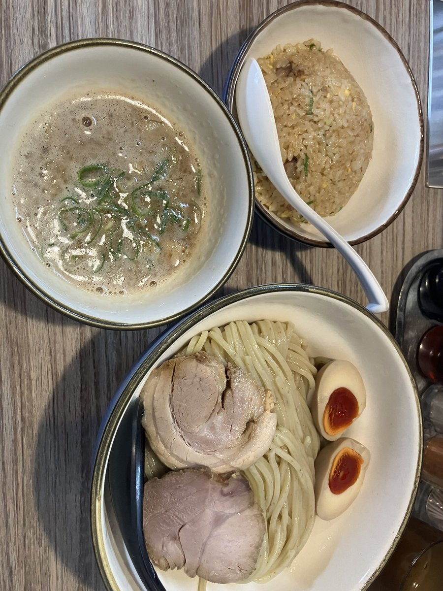 yuto19971028's tweet photo. めっちゃ久しぶりに吹田行ってきたデニースでバイトしてた時におったホールのオバハンと歯抜けのおっさんまだ働いてた！笑 https://t.co/pLuz8j93la