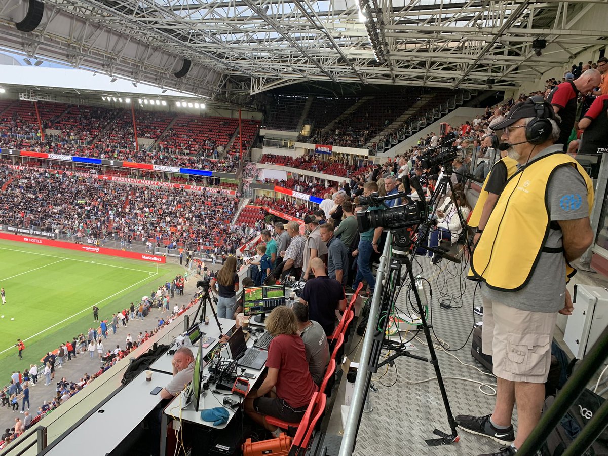 johanvliegen's tweet photo. Vanavond gelukkig weer mijn eerste wedstrijd filmen als video analist voor PSV. De Lichtstad derby. PSV vs SV Eindhoven. Ben benieuwd naar de uitslag https://t.co/jyBhG0UgYr