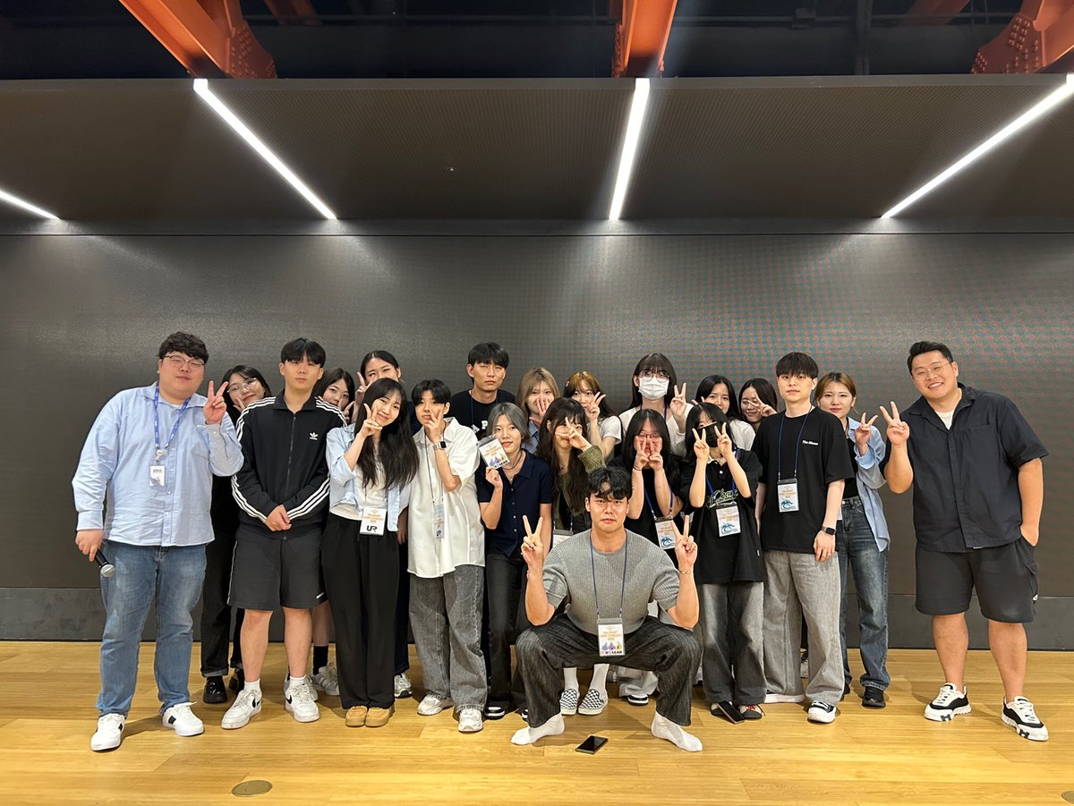 [VALORANT CHANGERS]

어제 7/23 라이엇에서 진행하는 소양교육을 선수단이 라이엇에 다녀왔습니다!좋은 교육을 제공해주시고 덕분에 선수단들이 동기부여를 하게 되어서 감사하다는 말씀을 전하고 싶습니다!금주 7/26 (금) 부터 경기가 시작합니다. 선수단들에게 많은 응원 부탁드리겠습니다!#GOUR