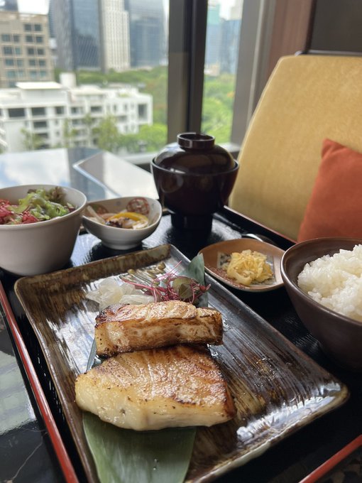 เชฟซาวาดะ ผู้มีชื่อเสียงจากโรงแรม Four Seasons (ซึ่งปัจจุบันคือ Anantara Siam) ตอนนี้ได้ย้ายมาอยู่ที่ร้าน<a href="/tag/%E3%82%A2%E3%83%95%E3%82%BF%E3%83%8C%E3%83%BC%E3%83%B3%E3%83%86%E3%82%A3%E3%83%BC"class="tags"><span>#アフタヌーンティー</span></a><a href="/tag/%E3%83%90%E3%83%B3%E3%82%B3%E3%82%AF"class="tags"><span>#バンコク</span></a><a href="/tag/intercontinentalbangkok"class="tags"><span>#intercontinentalbangkok</span></a>