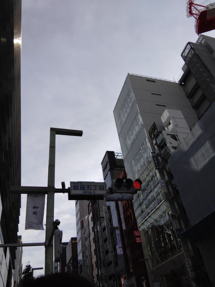 takashin1966's tweet photo. #GINZA6  #GINZAsix 前はほぼ、90%が外国人だと思われる。 https://t.co/k7qMlvojiG