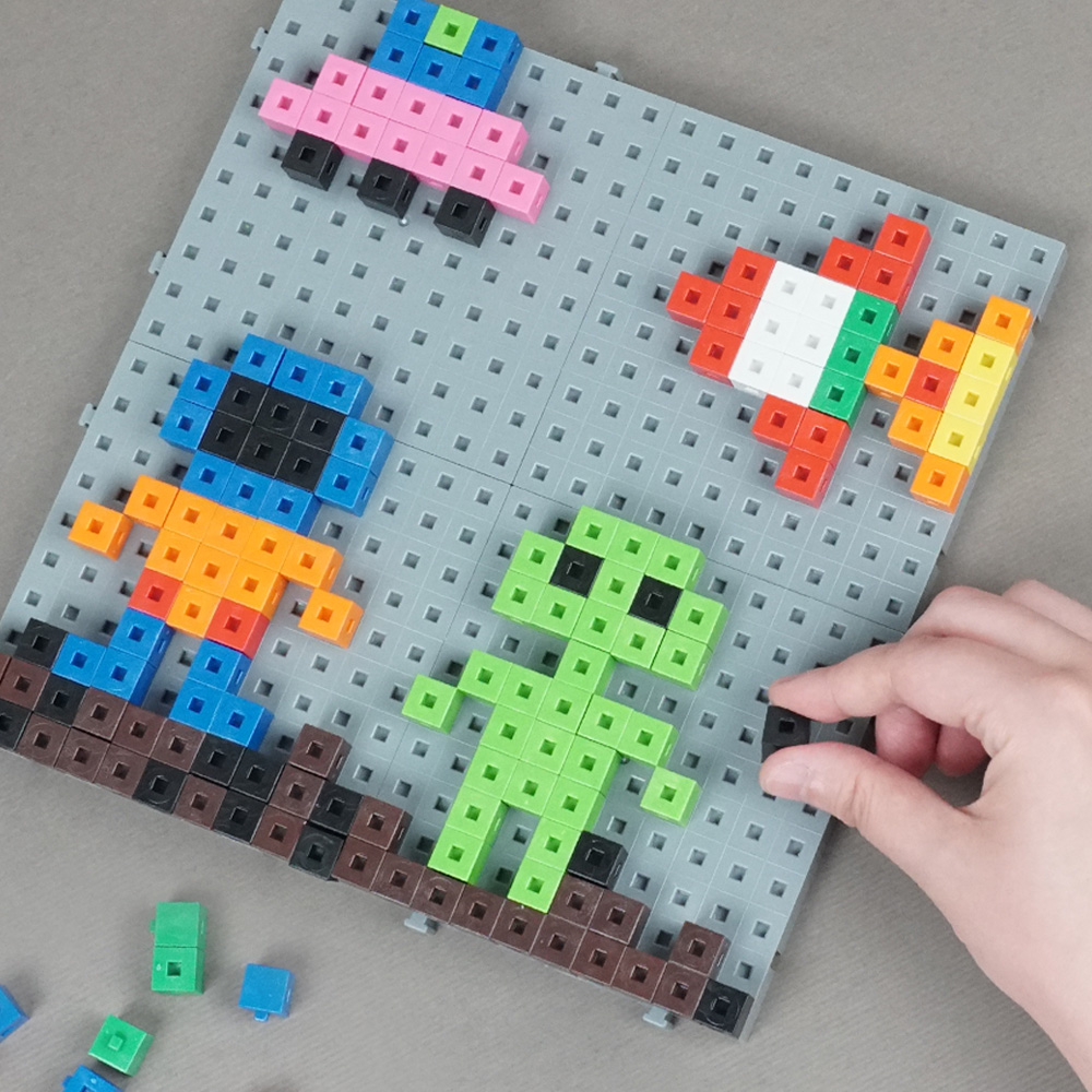 edxeducation's tweet photo. 🚀 Let your child's imagination soar with our 1cm Interlocking Cubes! These cubes are perfect for building and creating, from alien to astronauts. What will your little ones build in their #spaceadventure? #EdxEducation #Creativity #STEAMtoys #InterlockingCubes https://t.co/ny44jrmVY9