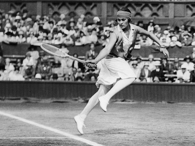 Hace cien años, Lilí Álvarez, junto a Rosa Torras, fue la primera mujer española en disputar unos JJOO

París 1924 - 2 mujeres/107 hombres
París 2024 - 192 mujeres/190 hombres

La pionera que nos abrió el camino por el que hoy andamos:  A thread 🧵👇🏻