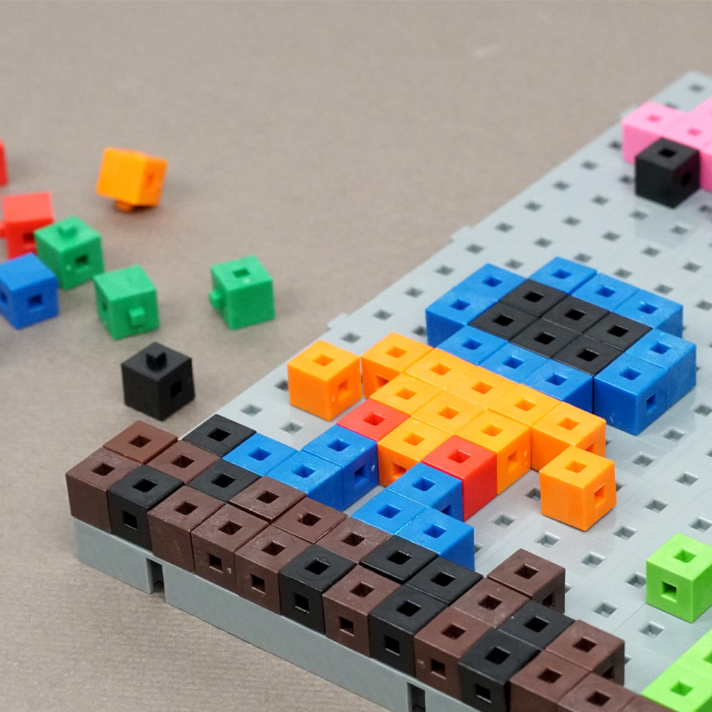 edxeducation's tweet photo. 🚀 Let your child's imagination soar with our 1cm Interlocking Cubes! These cubes are perfect for building and creating, from alien to astronauts. What will your little ones build in their #spaceadventure? #EdxEducation #Creativity #STEAMtoys #InterlockingCubes https://t.co/ny44jrmVY9