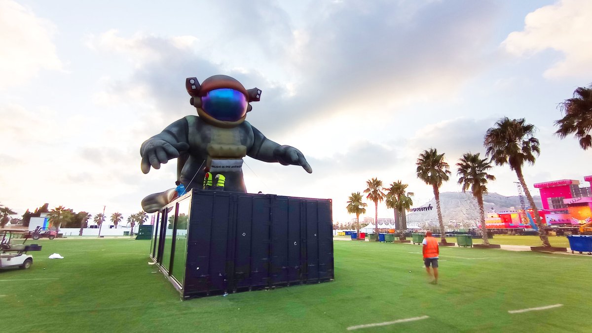 Medusa crea The Club, una experiencia íntima de Techno ‘old school’ en el corazón del festival dlvr.it/TB0KlC