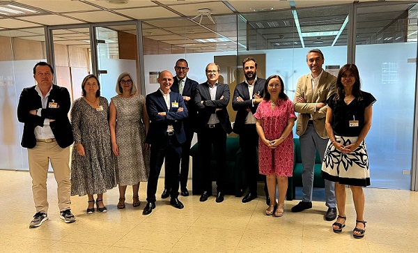 🎯Celebrada la 1ª reunión de la Comisión CAE de
<a href="/Asociacion3e/">Asociacion3E</a>, <a href="/ANESEASOCIACION/">ANESE</a> y <a href="/AMIAsociacion/">AMIAsociación</a>, en el Ministerio para la Transición Ecológica. 
👉Las 3 asociaciones trabajarán para ayudar al desarrollo, implantación y divulgación de los CAE en España. ➕lnkd.in/dN8CgDYD