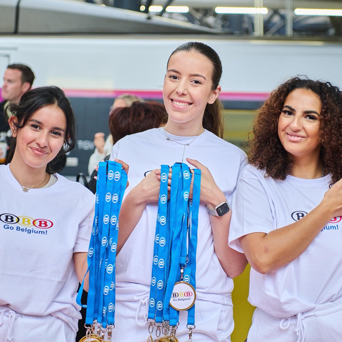 📣Vanochtend huldigden we de #Eurocity Brussel-Parijs in ! 🤩
Deze nieuwe trein vertrekt 2x/dag vanuit Brussel-Zuid tussen 24/07 &amp; 11/08/24, en 1x/dag tussen 28/08 &amp; 08/09/24. Enkele reis 2de klas beschikbaar vanaf €34, 1ste klas vanaf €49. 
🎟️👉 miniurl.be/r-5k4c

#NMBS