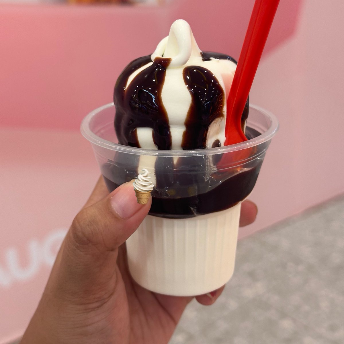 03zthinker's tweet photo. life recently 👟🍦🍜 https://t.co/jQxswzvyYL