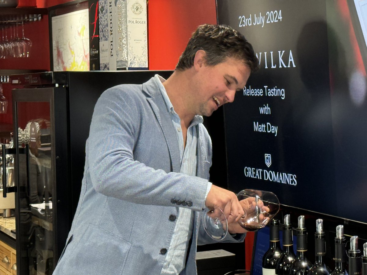 DanReallyLikesWine tweet media