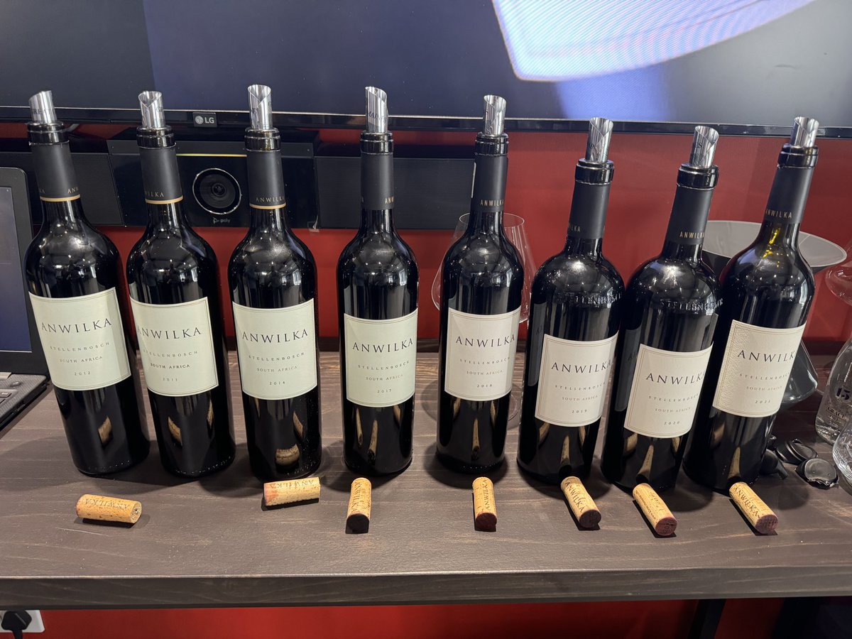 DanReallyLikesWine tweet media