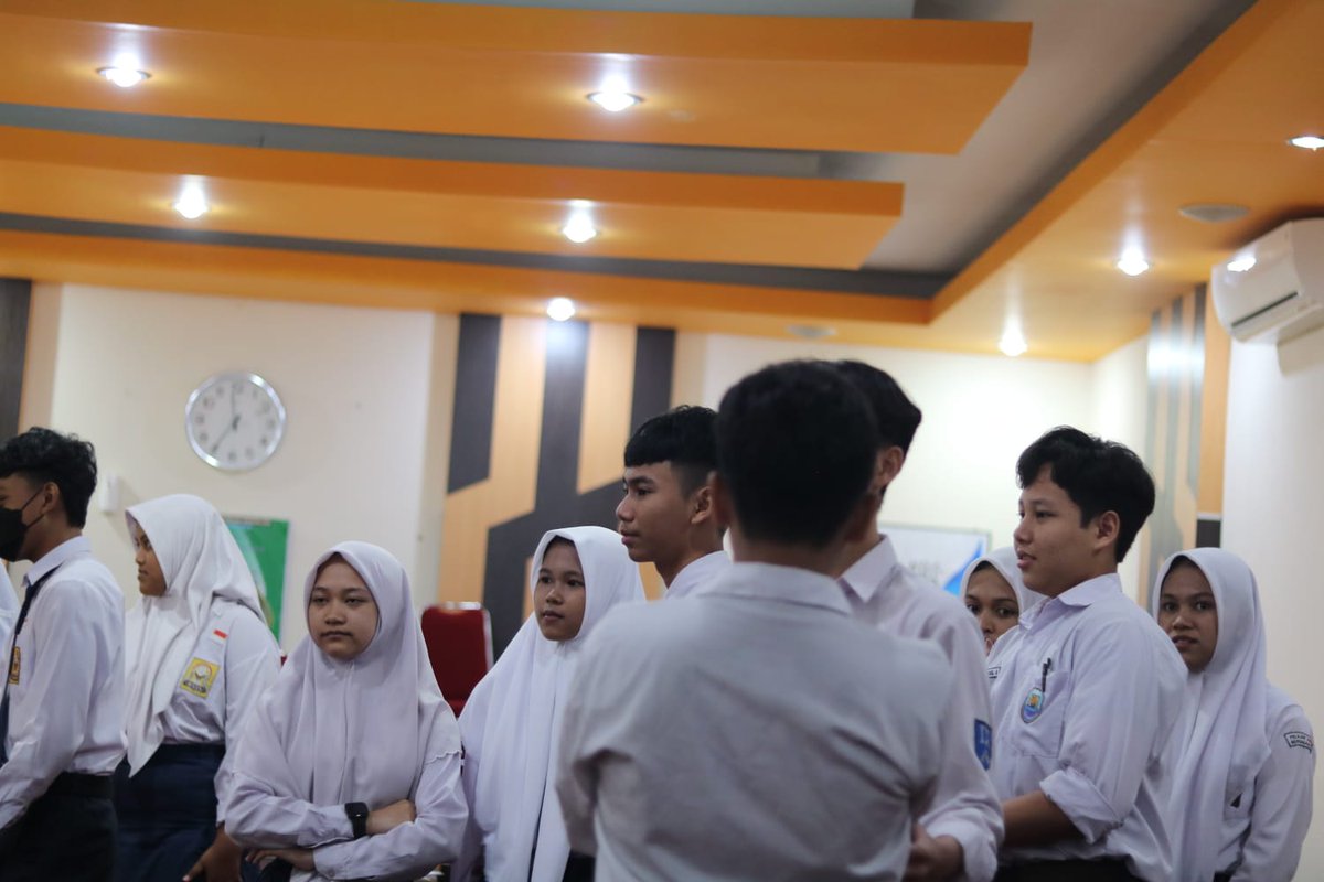 PojokBadu's tweet photo. Halo warga Badu! 👋🏻🪷

Setelah seminggu kita melaksanakan kegiatan MPLS dan PPPK, admin mau share beberapa foto-foto keseruan selama tanggal 15—19 Juli kemarin nih! 😆 https://t.co/rd75j3Betj