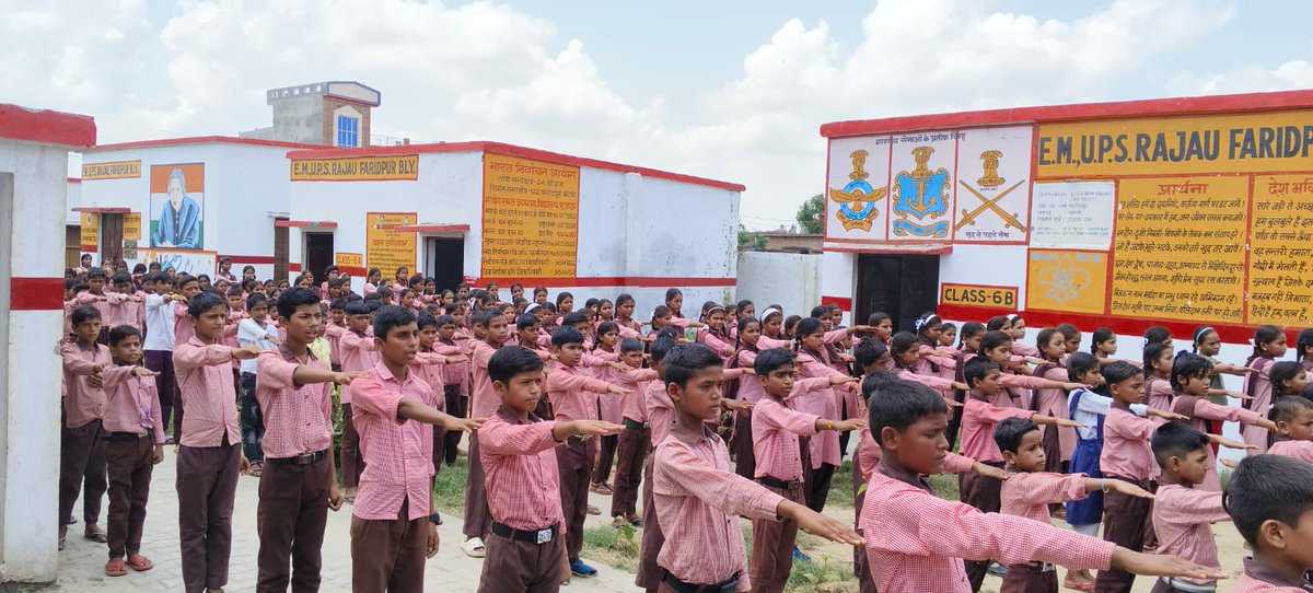 basicshiksha_up's tweet photo. FLN Day को बरेली जनपद के फरीदपुर ब्लॉक में शिक्षकों, छात्रों व अभिभावकों ने 'निपुण शपथ' लिया गया। टी.एल.एम. के माध्यम से छात्र, लर्निंग आउटकम बेस्ड शैक्षिक गतिविधियों में शामिल हुए...

#ShikshaSaptah https://t.co/128TPi9xk6