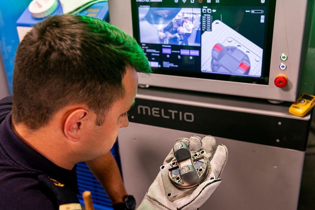 Découvrez comment la Marine nationale utilise la technologie de <a href="/Meltio3D/">Meltio</a> pour réparer des pièces en un temps record.

Lire l'article de <a href="/MachPro_fr/">Machines Production</a> : "Maintenance en mer : la Marine nationale adopte l’impression 3D"

Lien machinesproduction.fr/article/mainte…