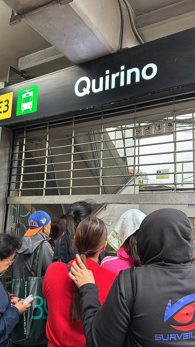 AJuleene17's tweet photo. @officialLRT1 hindi daw po nagsasakay dito sa Quirino dahil wala nang teller? Dami pa naman pong trains na bumabyahe 😭 https://t.co/eqYqj63Snc