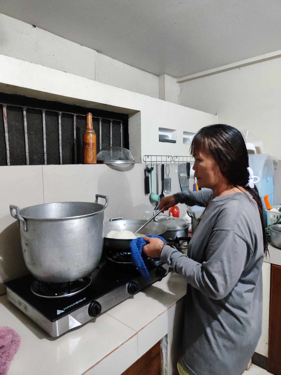 GabrielaWomenPL's tweet photo. Kasalukuyang naghahanda ang mga volunteers ng Gabriela Women's Party ng pagkain para sa mga nasalanta ng Bagyong #CarinaPH 🍲 https://t.co/W3jEyrLsYb