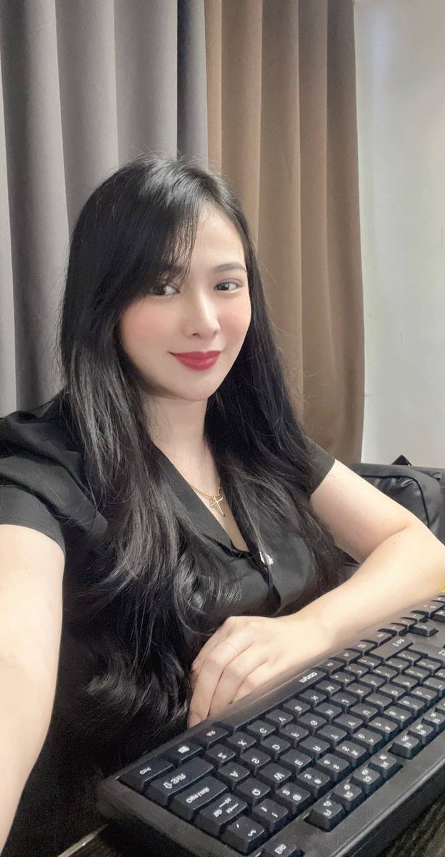 Carolinetiu23's tweet photo. Working hours🥰 https://t.co/NqNs6dhi4S