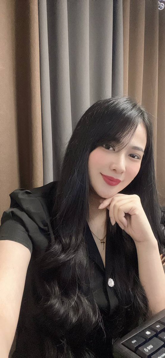 Carolinetiu23's tweet photo. Working hours🥰 https://t.co/NqNs6dhi4S
