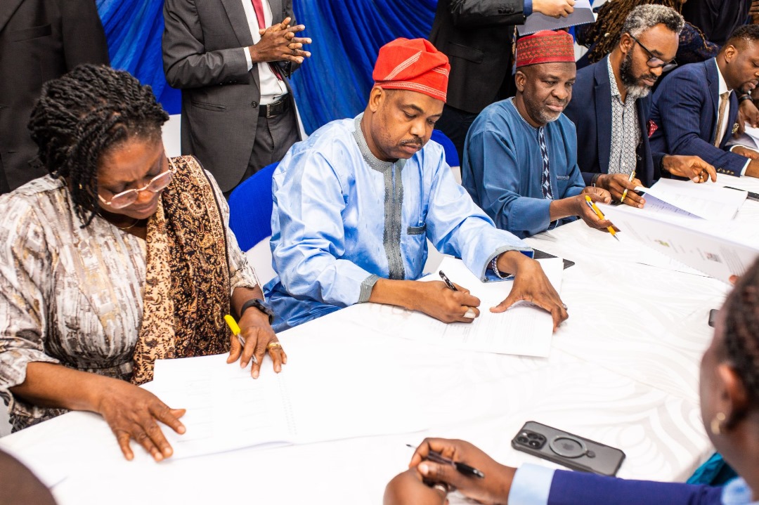 ARC_ESM's tweet image. The @KanostateNg, through the Kano StateDrugs and Medical Consumables Supply Agency (DMCSA), recently signed an MoU with local pharmaceutical companies under the @OfficialPMGMAN. 

#PPP #SSTSProject
