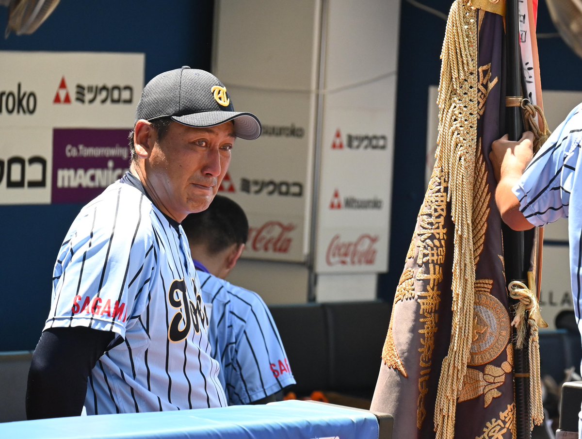 hara_seisei's tweet photo. 2022年夏の神奈川大会決勝
#横浜 - #東海大相模

横浜高校の胴上げから目を離さず、涙をこらえていた原監督。
思わずシャッターを切りました。

2年後、優勝を果たした原監督の姿をみて、グッと来るものがありました。

#高校野球
#神奈川大会
#高校野球神奈川大会 https://t.co/nZQ3X1WHZk