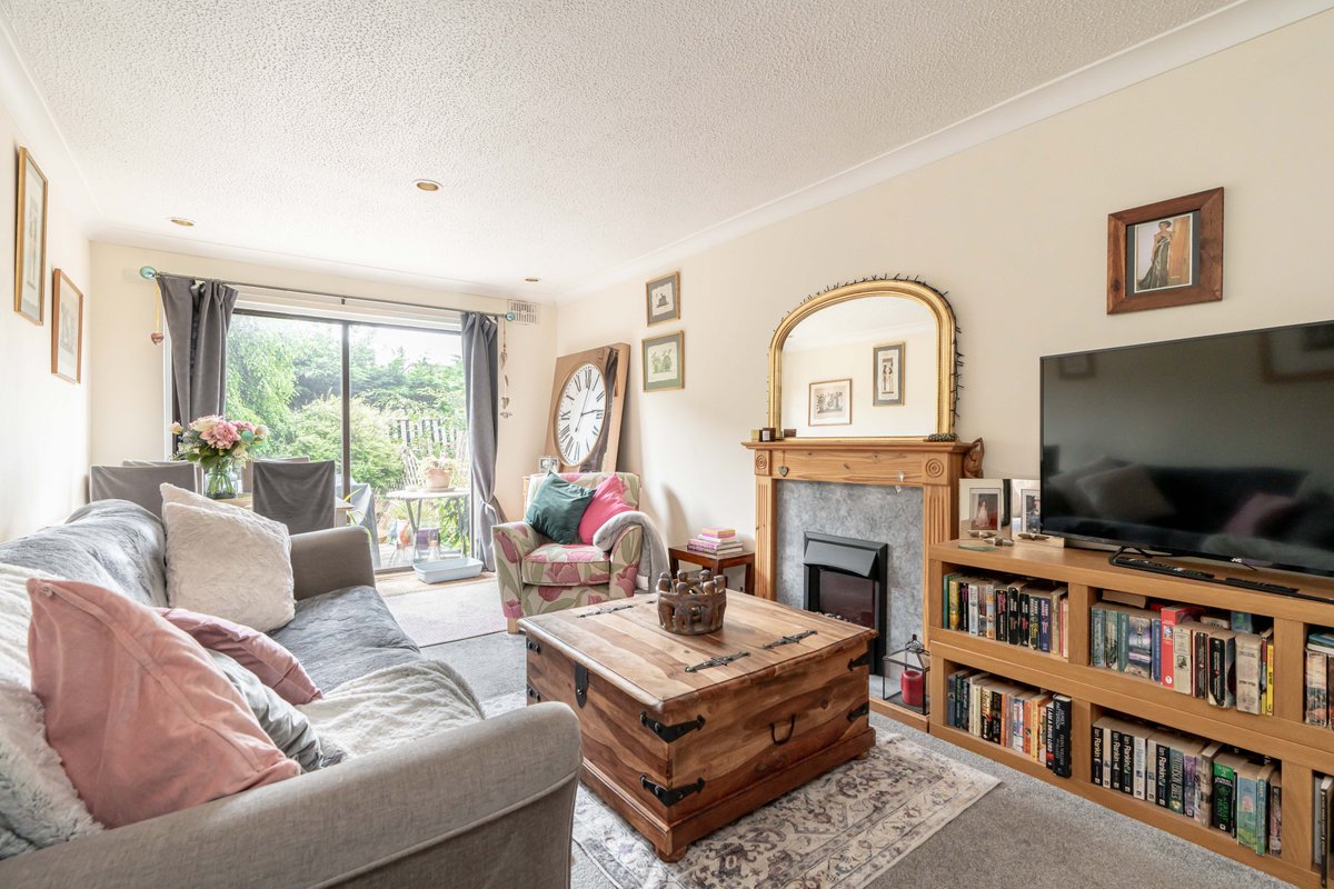 NeilsonsSales's tweet photo. 📍25 Echline, South Queensferry, EH30 9SW
🏡Offers Over £250,000

This delightful mid terraced three bed villa, within a quiet cul-de-sac setting forms part of an established steadings development in the sought after picturesque town of South Queensferry. The property is close to excellent amenities and within easy reach of Dalmeny Railway Station and the Queensferry Crossing providing access to Edinburgh and Fife. The property would make an excellent purchase for the professional couple or young family. Early viewing is highly recommended.

🔗Please find full details on our website - https://t.co/kgTtWuF8ik

#PropertyForSale #SouthQueensferry #MidTerracedVilla #FamilyHome