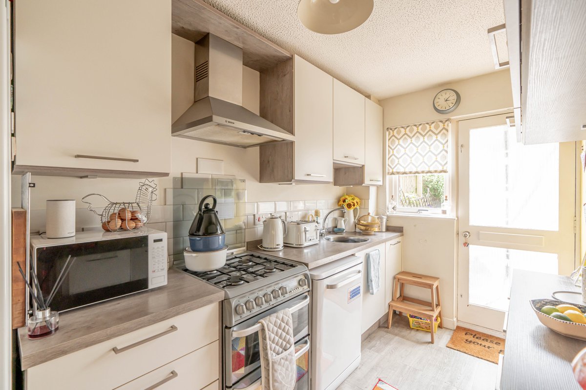 NeilsonsSales's tweet photo. 📍25 Echline, South Queensferry, EH30 9SW
🏡Offers Over £250,000

This delightful mid terraced three bed villa, within a quiet cul-de-sac setting forms part of an established steadings development in the sought after picturesque town of South Queensferry. The property is close to excellent amenities and within easy reach of Dalmeny Railway Station and the Queensferry Crossing providing access to Edinburgh and Fife. The property would make an excellent purchase for the professional couple or young family. Early viewing is highly recommended.

🔗Please find full details on our website - https://t.co/kgTtWuF8ik

#PropertyForSale #SouthQueensferry #MidTerracedVilla #FamilyHome