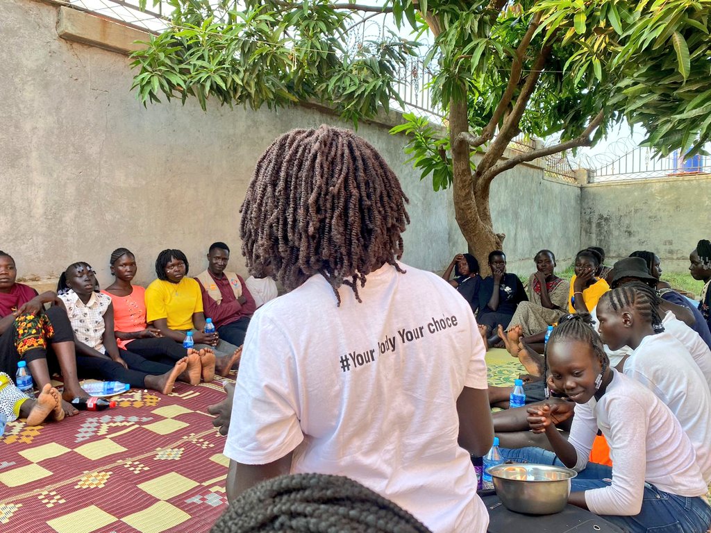 UNFPASouthSudan's tweet photo. Safe Spaces - indeed safe with a friendly setup to have conversations with young people to deepen their understanding about sexuality, reproductive health and grow their talents.
Wondering where to find one? Visit @junubos @amrefSSudan https://t.co/VVimVLaRBL