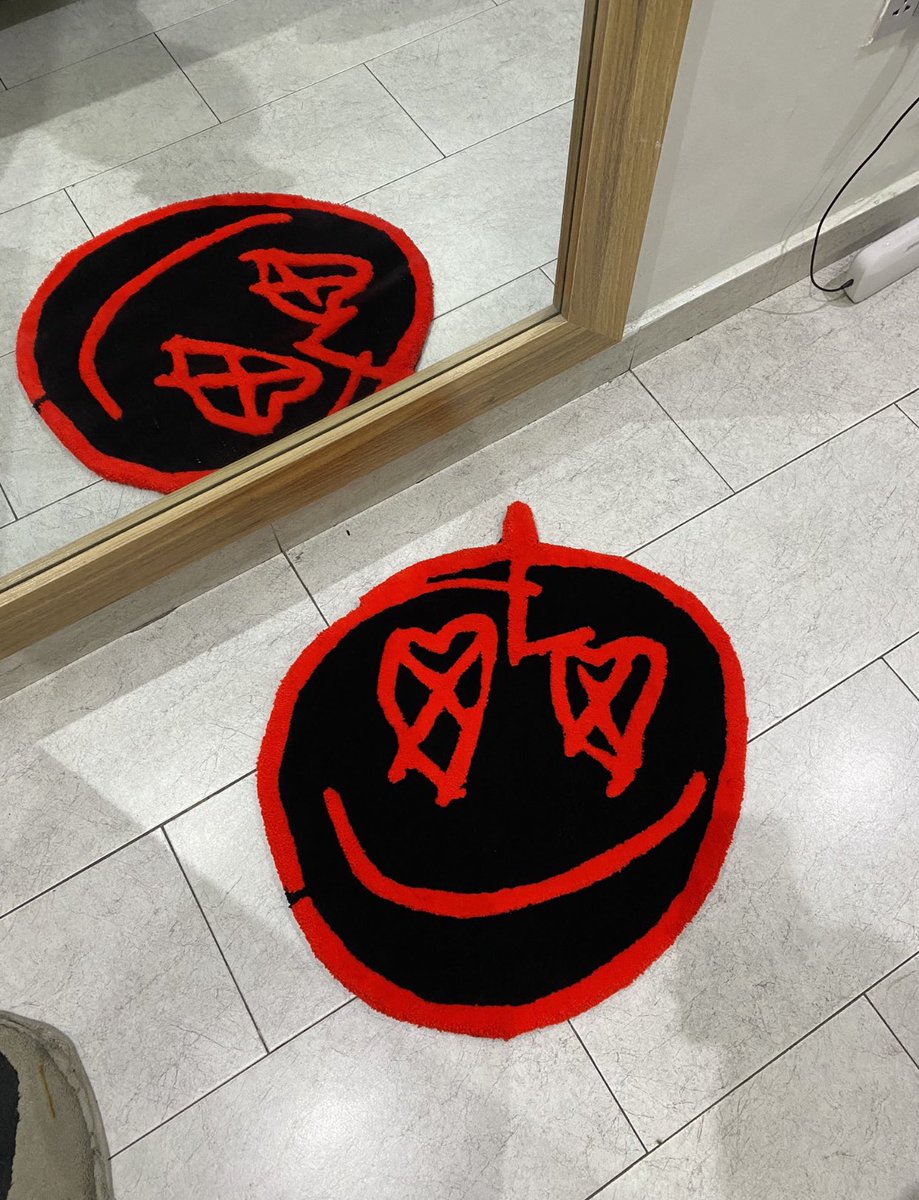 flexgodmo's tweet photo. Hi everyone! My name is Mo and I make custom rugs. Please 🙏🏾 patronize  brand #morugs ❤️🥳 I make any design of your choice, please RT my next customer may be on your TL https://t.co/ngypwTc79D