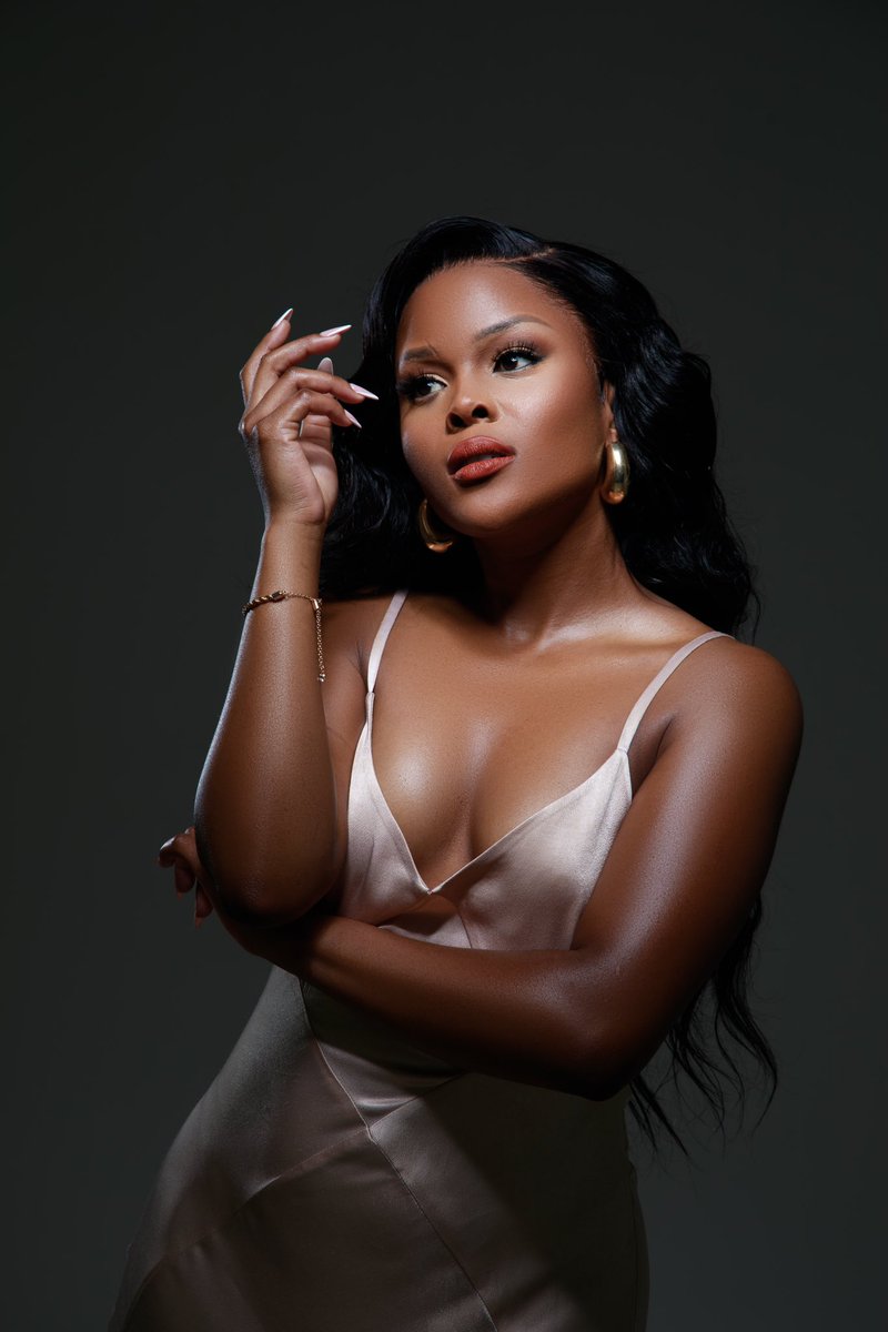NounoucheZA's tweet photo. From dreams to reality, @KuhleAdams embodies perseverance and passion. 🌟 Dive into her inspiring journey and discover what fuels her drive. 

Written by: Nomvelo Masango 

Read➡️https://t.co/RpYyxx40oE https://t.co/o3UIvbWPFK