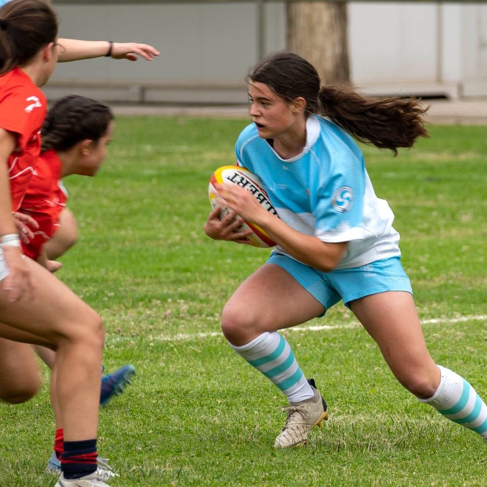 RugbyGalicia's tweet photo. 👏🏻 Parabéns  MARÍA LOSADA TUBÍO @club_ingleses , ISABEL RODRÍGUEZ VILA , JAVIER DE LA CALLE VILAR @CRAT1976 , e LUIS NIETO ÁLVARO @mareantes xogadoras/es das @RugbyGalicia M16, convocados pola  @ferugby para participar nos 🏉 Campus no  C.A.R. de Granada.

 #IGRugby https://t.co/b0Sx6Dfh3R