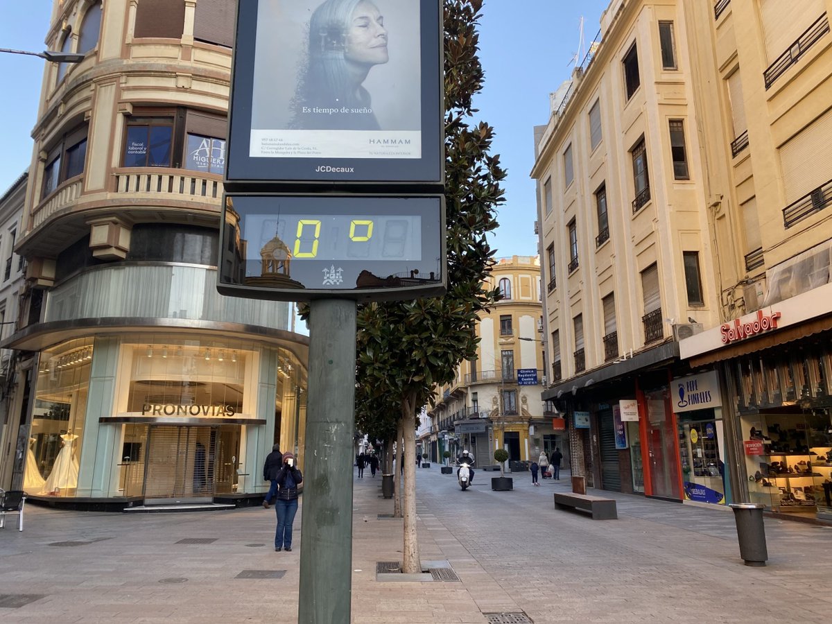 Encuestando's tweet image. 📊 ¿Qué clima prefieres?

🔄 FRÍO
❤️ CALOR